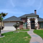 lawn-3248159_1920